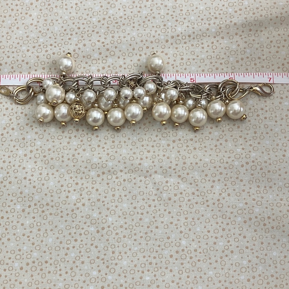 Vintage Faux Pearl and Gold Bauble Chain Bracelet - Picture 4 of 4